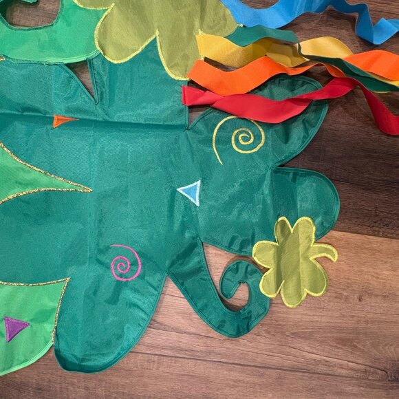 Shamrock-Shaped Nylon Garden Flag Tails 47" Long St Patrick 4 Leaf Clover Vintge - Picture 7 of 7